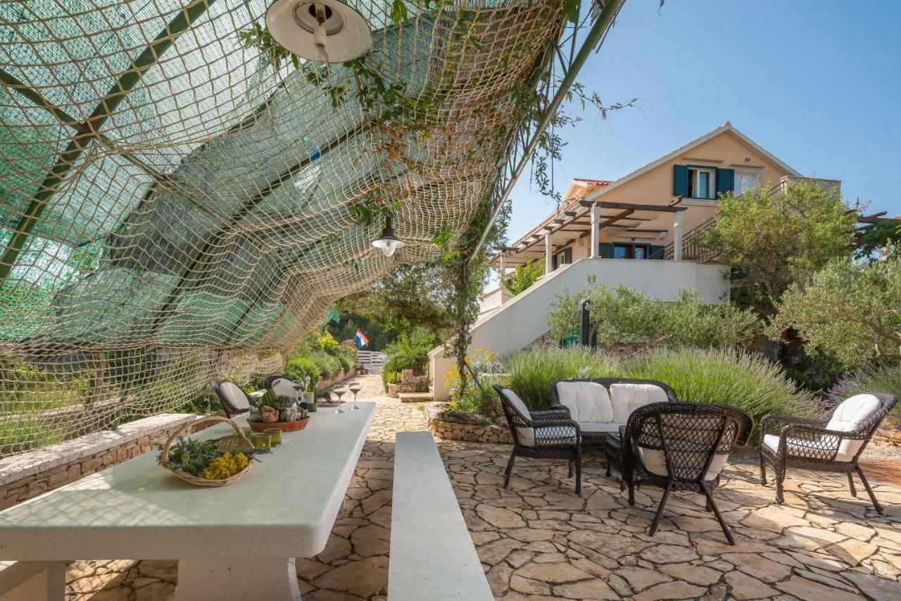 Apartments Dalmatinska Kuca Milna  Dış mekan fotoğraf