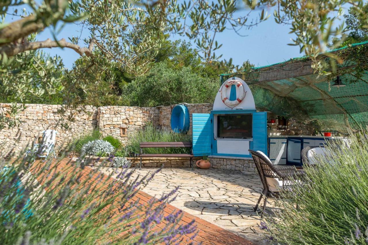 Apartments Dalmatinska Kuca Milna  Dış mekan fotoğraf